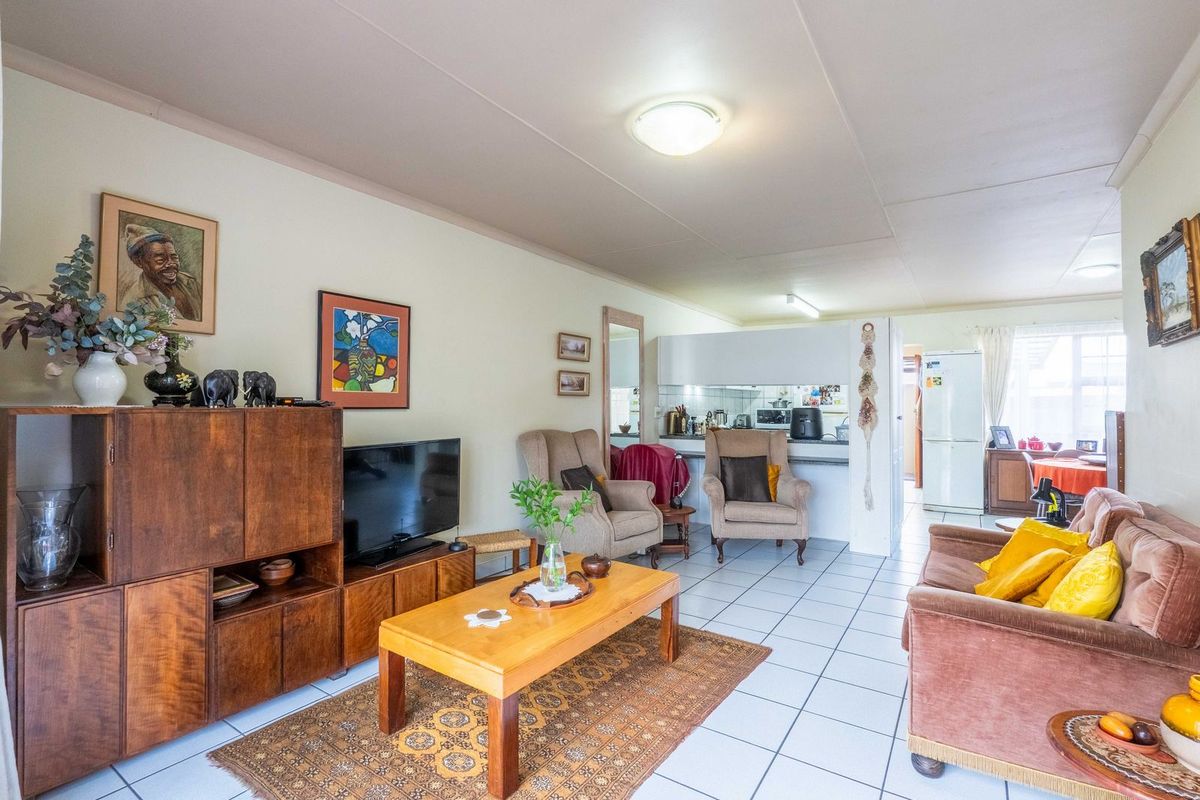 Stunning Two Bedroom Home for Sale in a Lifestyle Estate for over 50's! - Photo 4