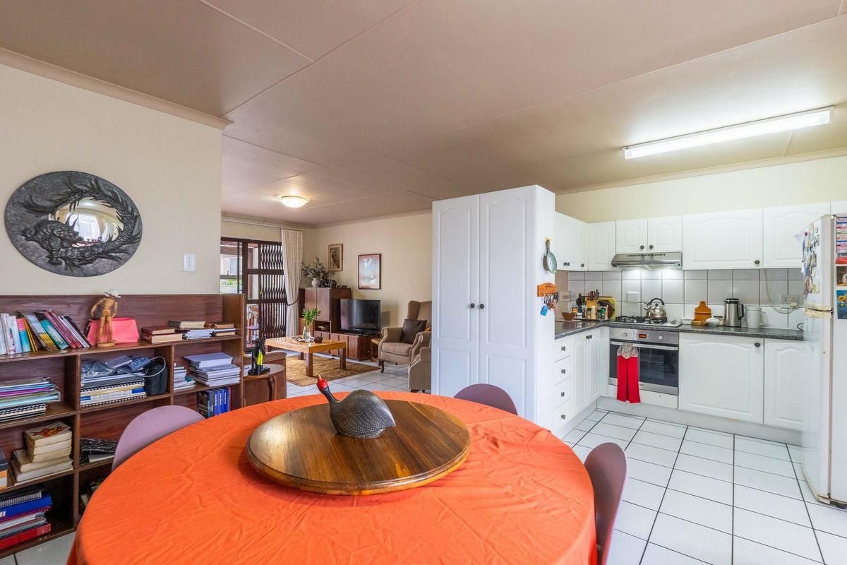 Stunning Two Bedroom Home for Sale in a Lifestyle Estate for over 50's! - Photo 5