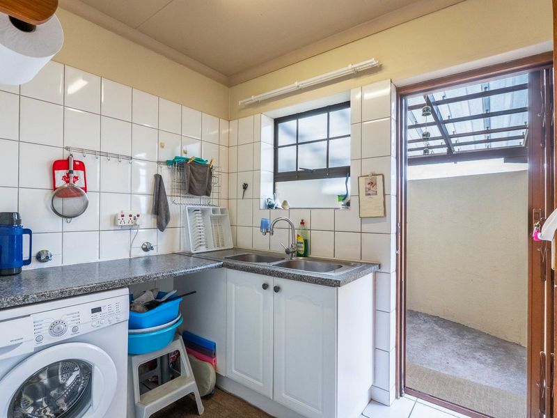 Stunning Two Bedroom Home for Sale in a Lifestyle Estate for over 50's! - Photo 8