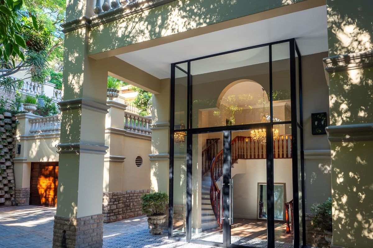 A Landmark Estate of Timeless Elegance and Unrivalled Luxury - Photo 2