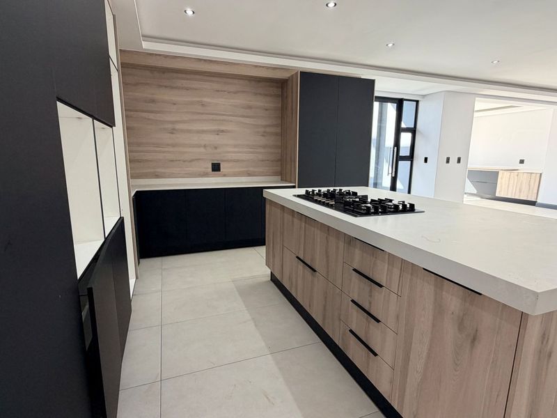 Elegant Double-Storey Family Home with Exceptional Entertainment Spaces - Photo 3