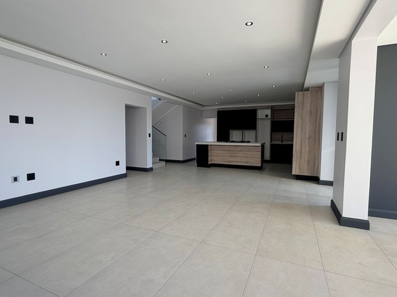 Elegant Double-Storey Family Home with Exceptional Entertainment Spaces - Photo 7