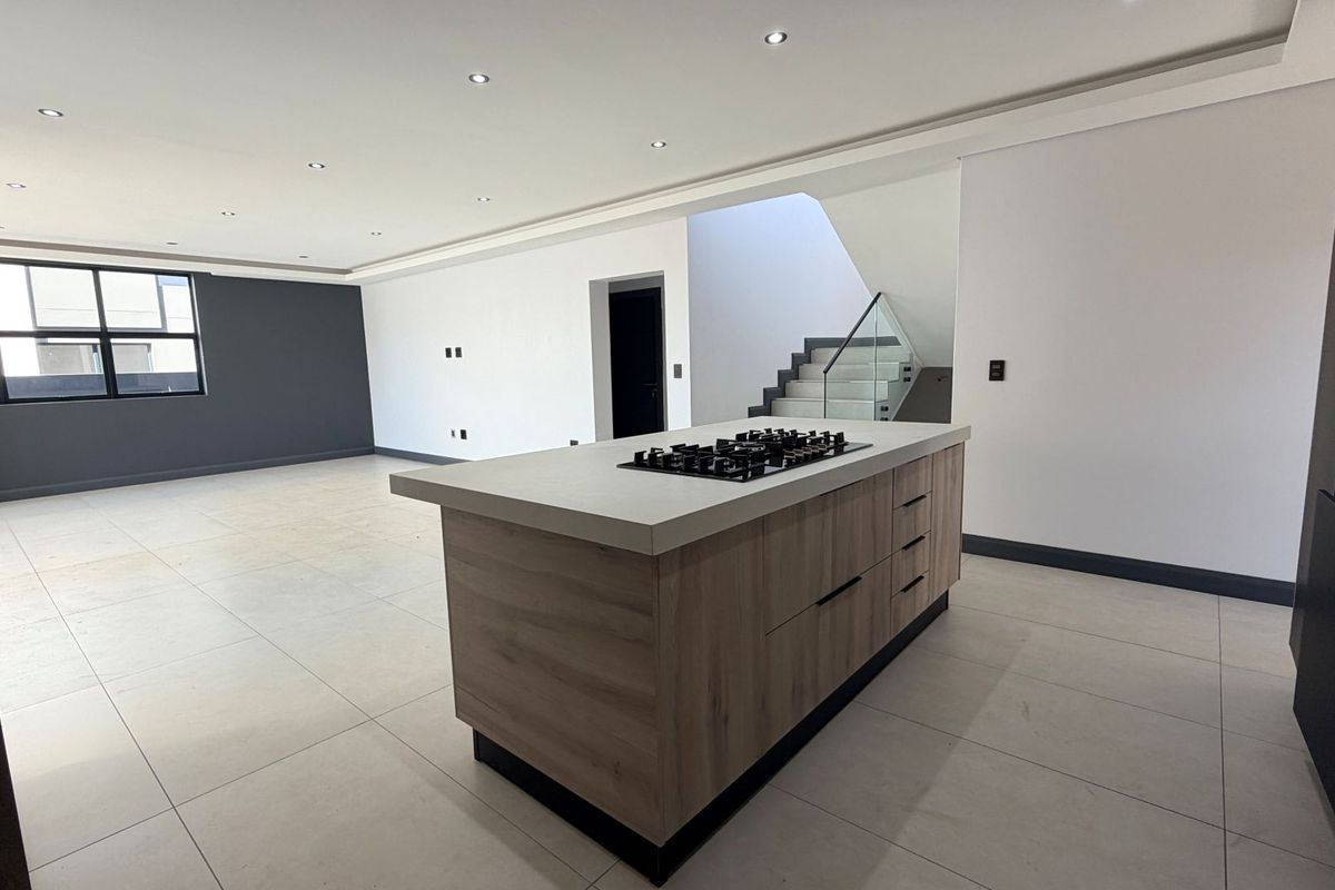 Elegant Double-Storey Family Home with Exceptional Entertainment Spaces - Photo 5