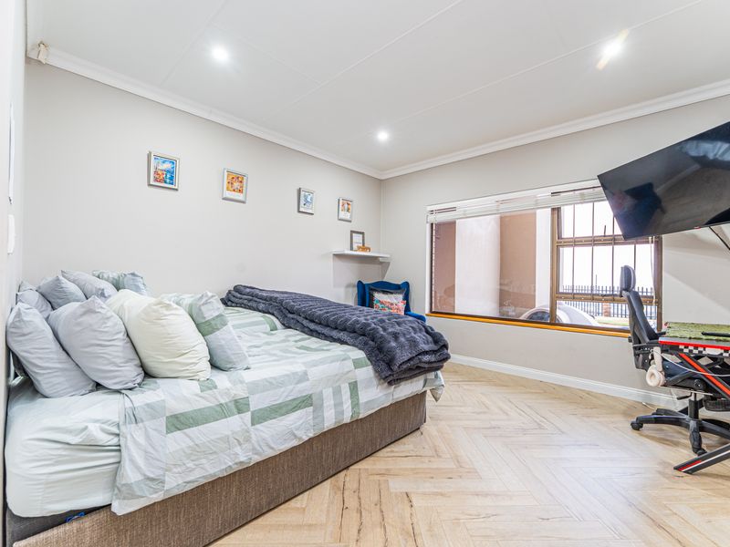 Exclusive Luxury Home on a Double Stand – Noordheuwel - Photo 9