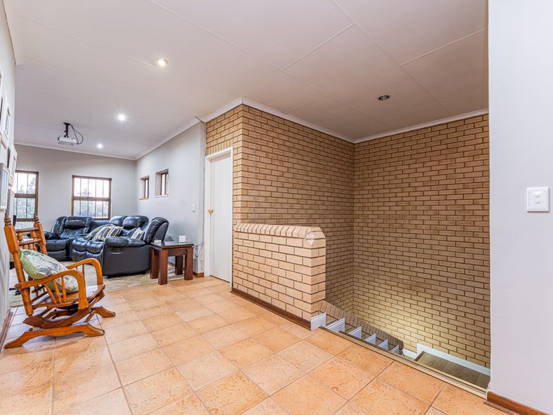 Exclusive Luxury Home on a Double Stand – Noordheuwel - Photo 8