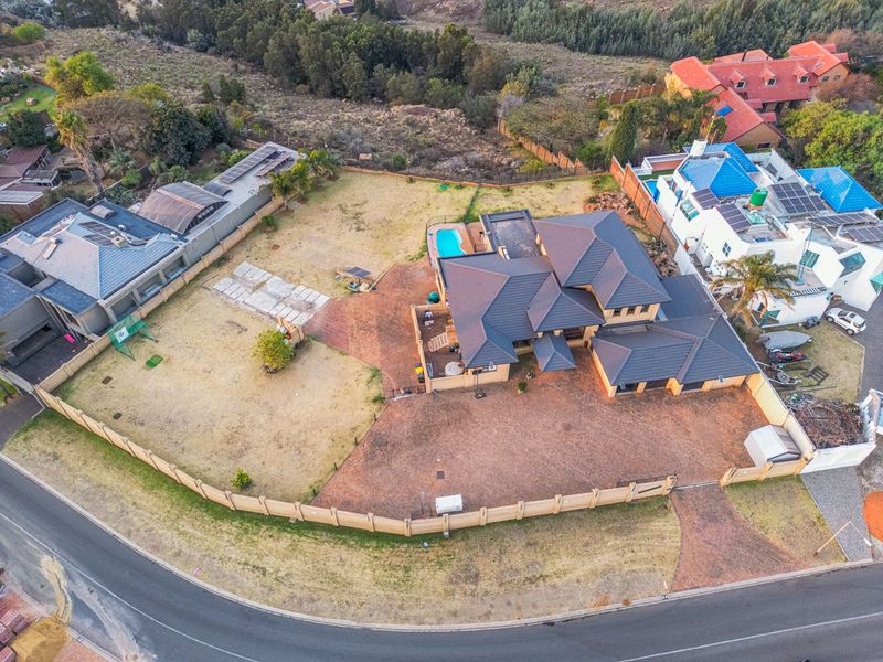 Exclusive Luxury Home on a Double Stand – Noordheuwel - Photo 3