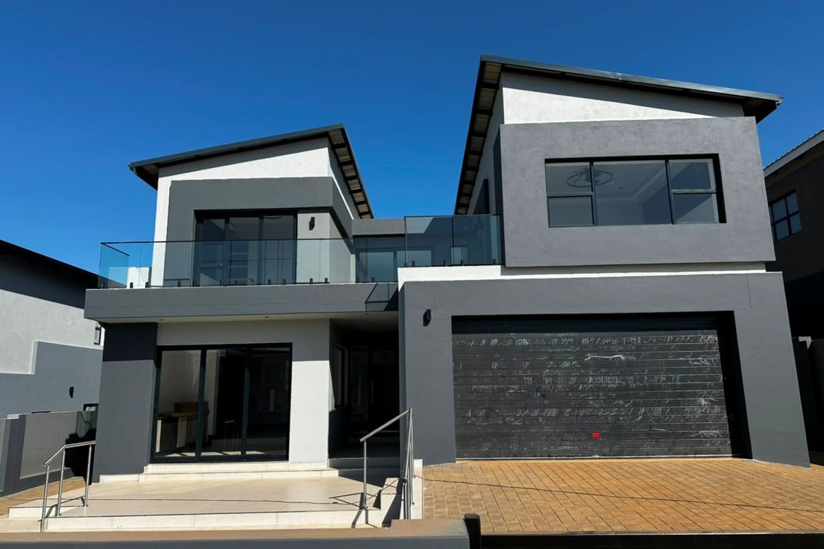 Sophisticated Family Living with Spacious Interiors and Poolside Entertainment - Photo 2