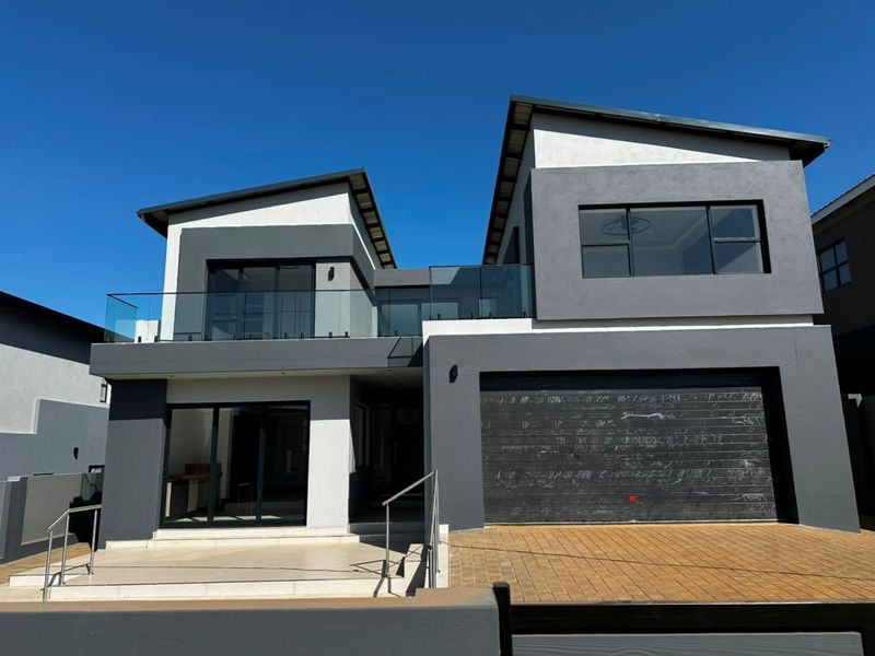 Sophisticated Family Living with Spacious Interiors and Poolside Entertainment - Photo 2