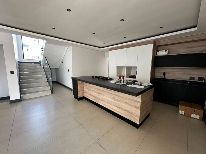Sophisticated Family Living with Spacious Interiors and Poolside Entertainment - Photo 5