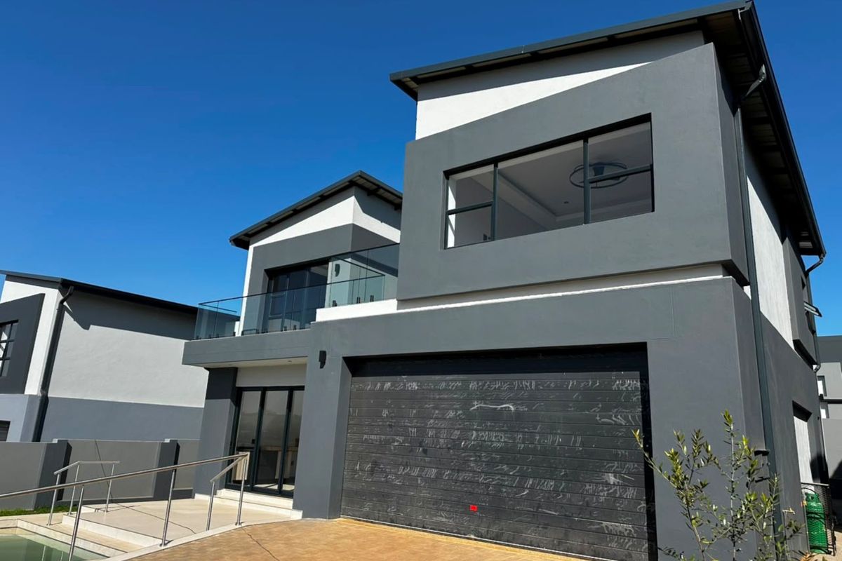Sophisticated Family Living with Spacious Interiors and Poolside Entertainment - Photo 3