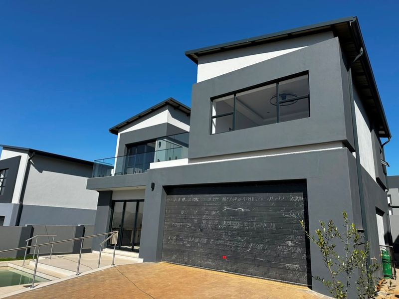 Sophisticated Family Living with Spacious Interiors and Poolside Entertainment - Photo 3