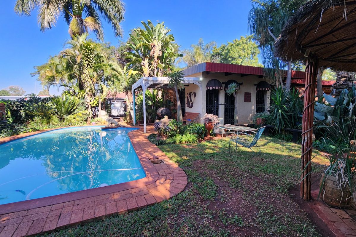 Spacious Family Home with Flatlet and Studio in The Orchards - Photo 3