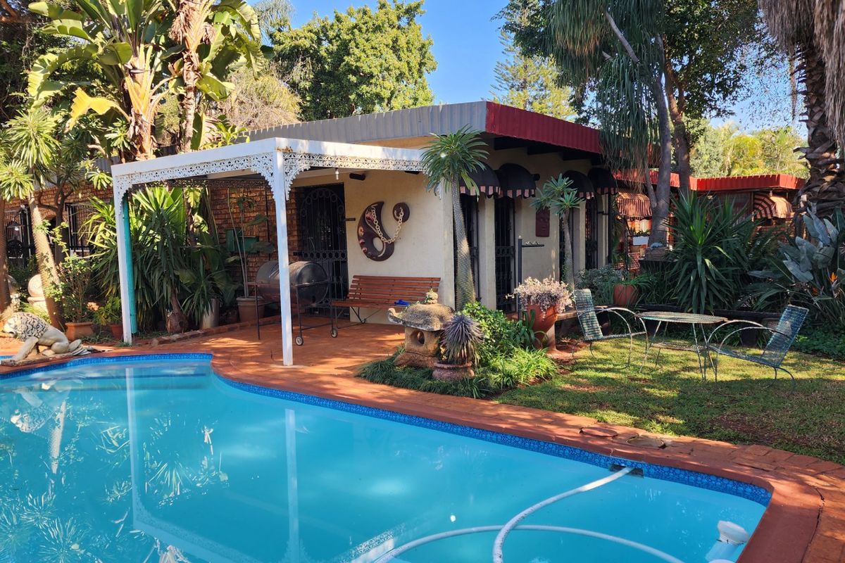 Spacious Family Home with Flatlet and Studio in The Orchards - Photo 4