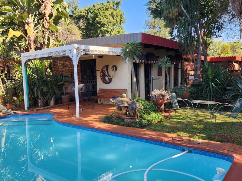 Spacious Family Home with Flatlet and Studio in The Orchards - Photo 4