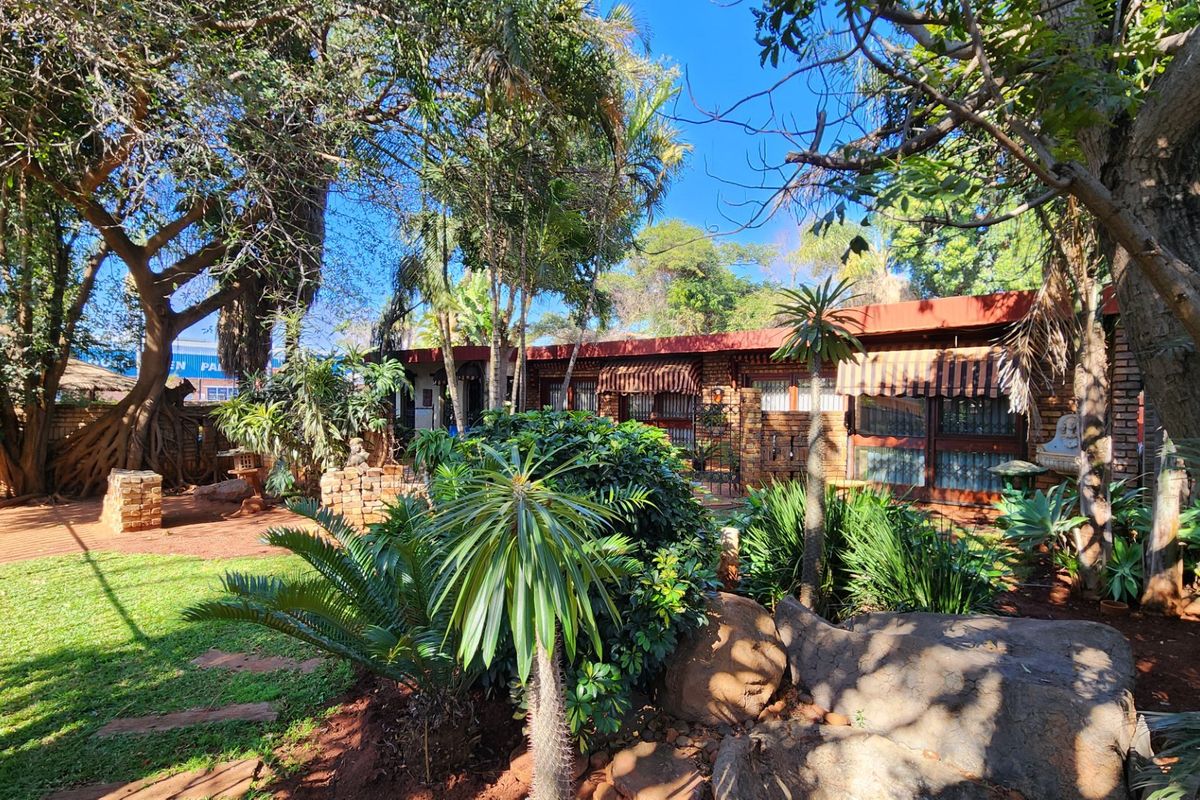 Spacious Family Home with Flatlet and Studio in The Orchards - Photo 2