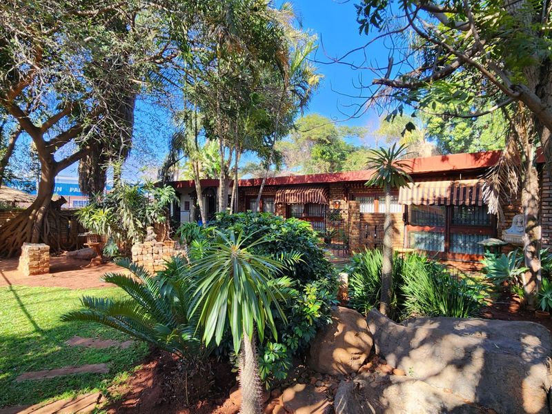 Spacious Family Home with Flatlet and Studio in The Orchards - Photo 2