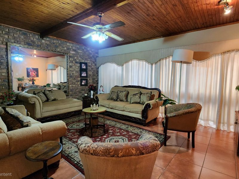 Spacious Family Home with Flatlet and Studio in The Orchards - Photo 10