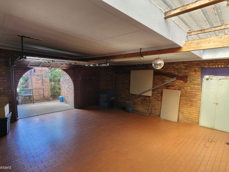Spacious Family Home with Flatlet and Studio in The Orchards - Photo 9