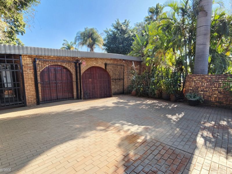 Spacious Family Home with Flatlet and Studio in The Orchards - Photo 8
