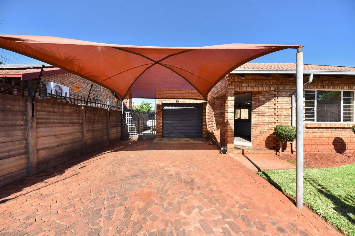 Charming Family Home with Beautiful Garden and Entertainment Area - Photo 3