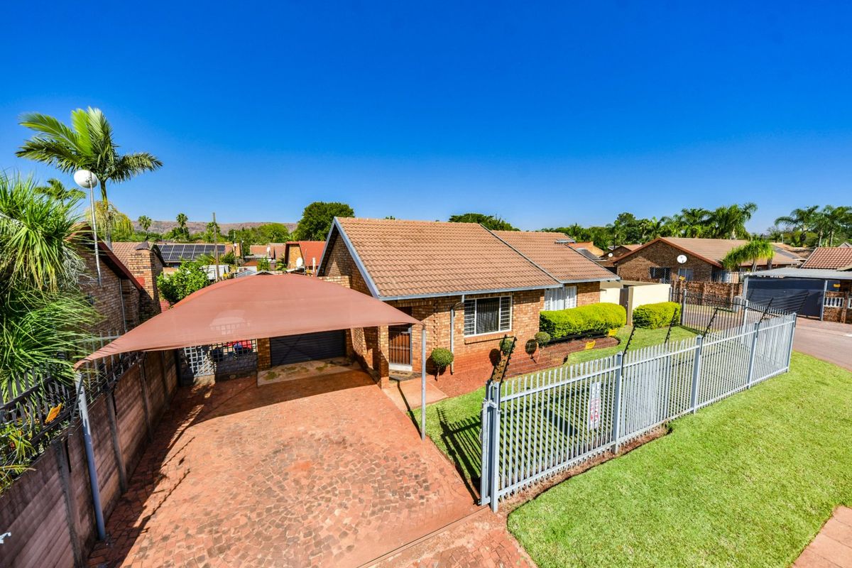 Charming Family Home with Beautiful Garden and Entertainment Area - Photo 2