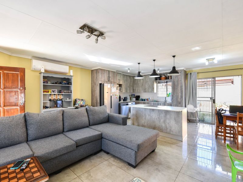Charming Family Home with Beautiful Garden and Entertainment Area - Photo 9