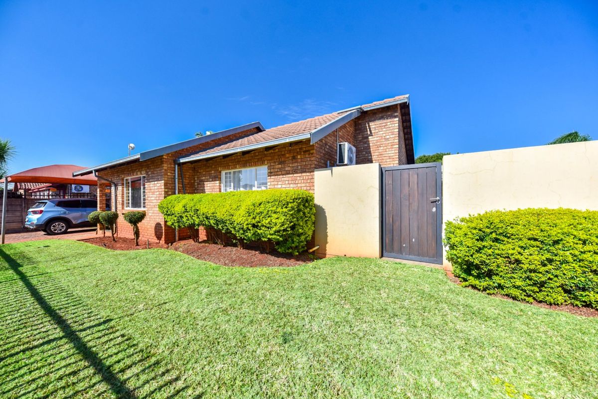 Charming Family Home with Beautiful Garden and Entertainment Area - Photo 5