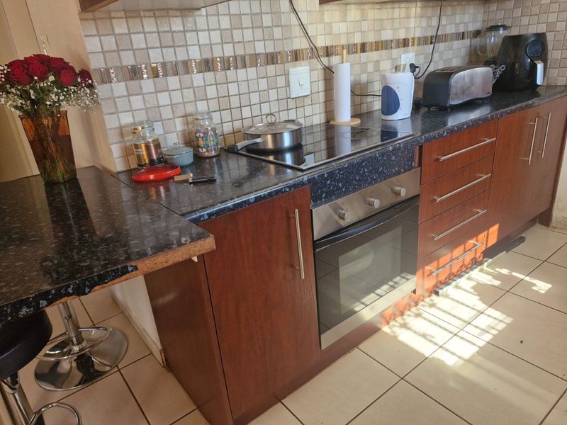 Comfortable Family Home in a Convenient Location - Photo 7