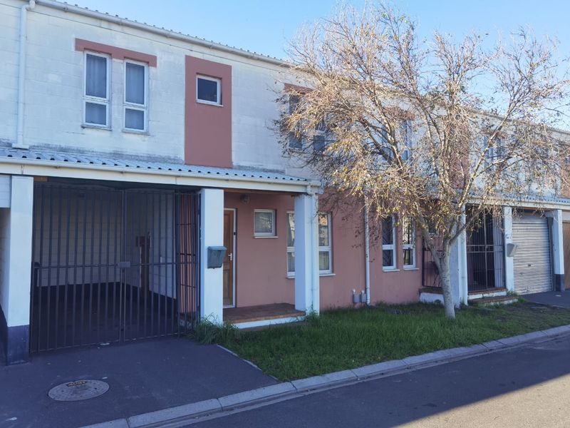 Own Title + Close to schools + Safe and secure - Photo 1