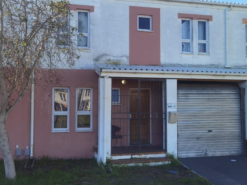 Own Title + Close to schools + Safe and secure - Photo 2