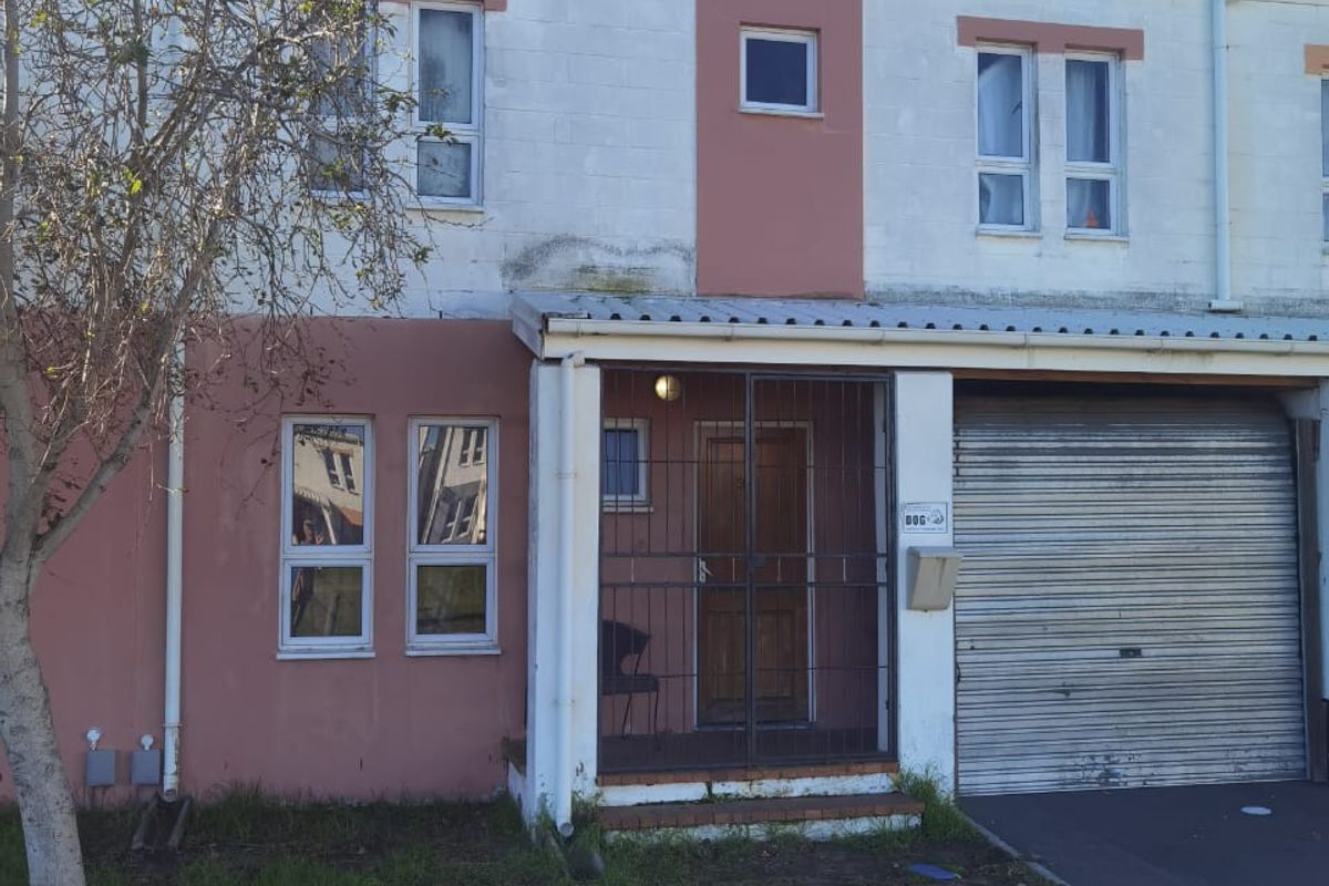 Own Title + Close to schools + Safe and secure - Photo 2