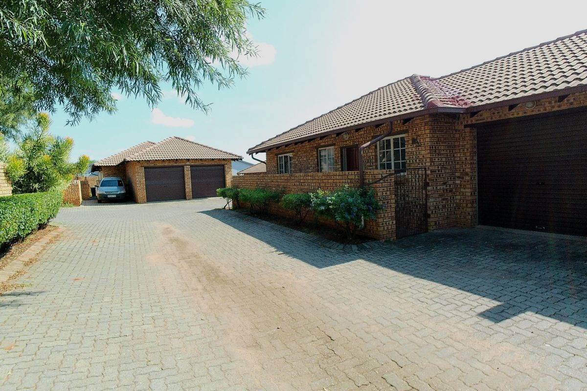 Secure and Stylish Townhouse in Sought-After Richmond Estate - Photo 2