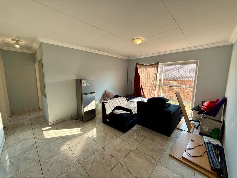 Secure and Stylish Townhouse in Sought-After Richmond Estate - Photo 10
