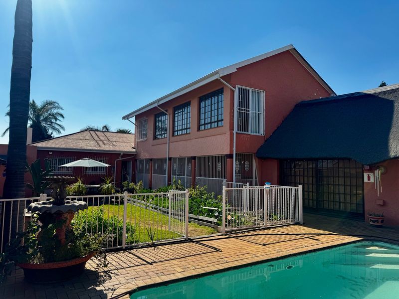 Spacious Family Home with Flatlet, Workshop & Exceptional Entertainment Areas - Photo 1