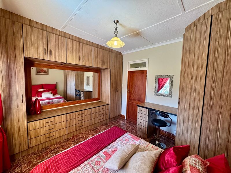 Spacious Family Home with Flatlet, Workshop & Exceptional Entertainment Areas - Photo 4