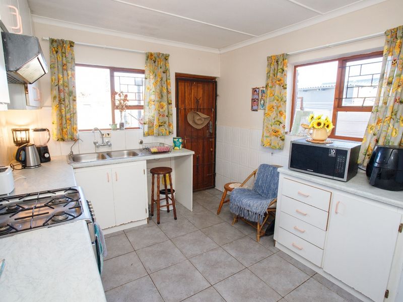 This property is exclusively presented in sole association with Diedricks Inc. - Photo 5