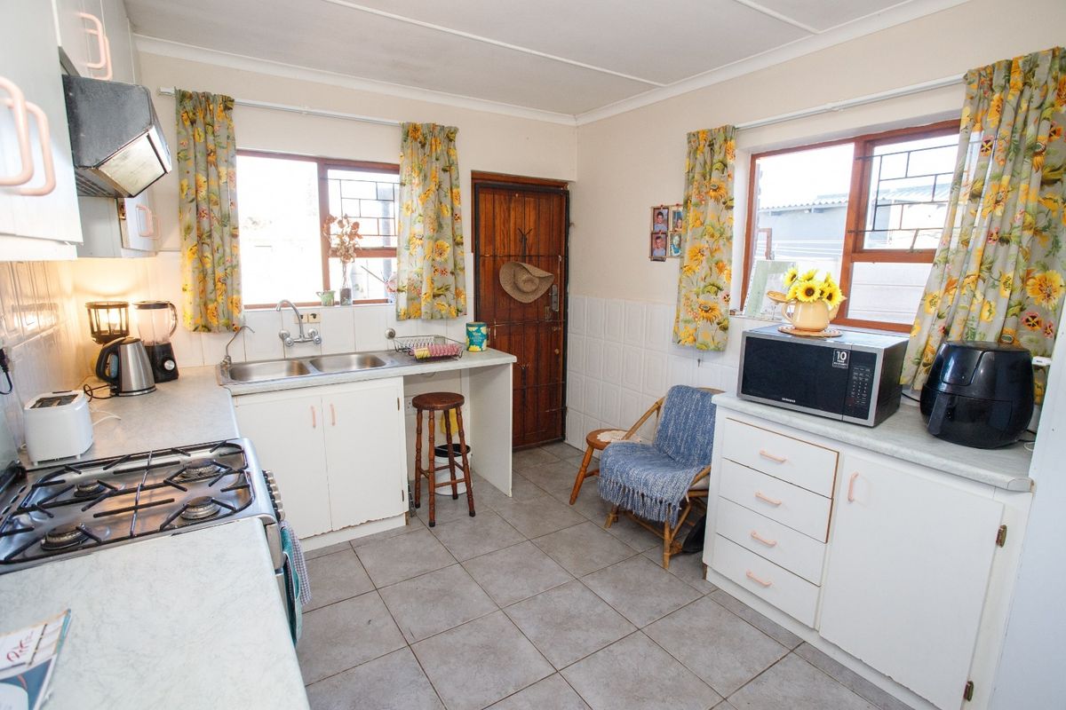 This property is exclusively presented in sole association with Diedricks Inc. - Photo 5