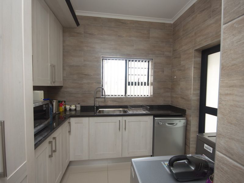 Spacious Four-Bedroom Family Home for Sale in Langebaan Country Club - Photo 9