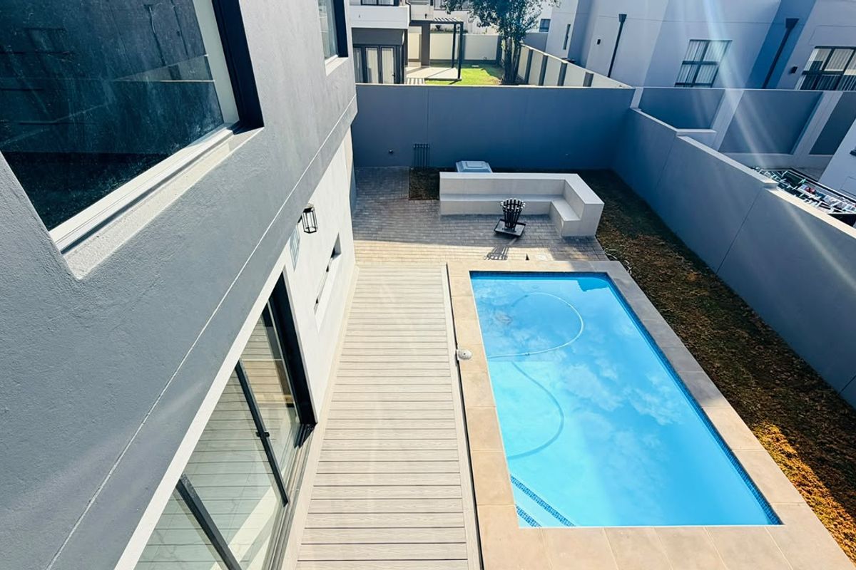 Contemporary Double Story Estate Living with Elegant Finishes. - Photo 4
