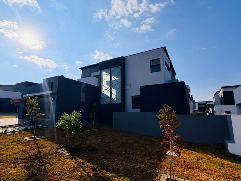 Contemporary Double Story Estate Living with Elegant Finishes. - Photo 7
