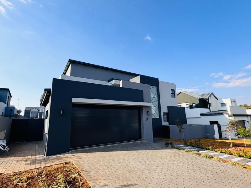 Contemporary Double Story Estate Living with Elegant Finishes. - Photo 6