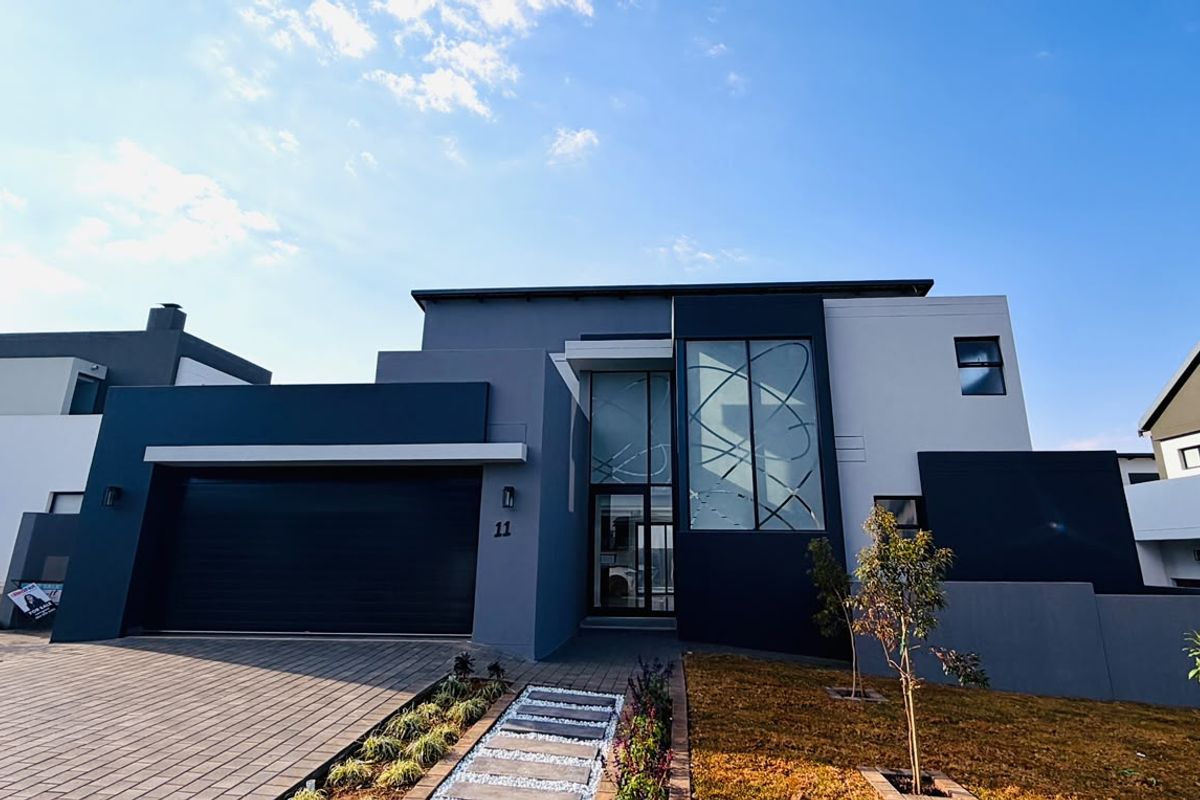 Contemporary Double Story Estate Living with Elegant Finishes. - Photo 5