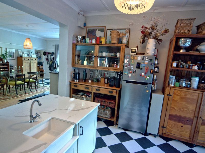 Traditional Charm, Modern Luxury - Photo 9