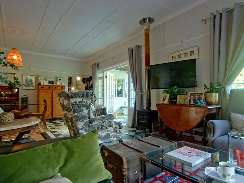 Traditional Charm, Modern Luxury - Photo 6