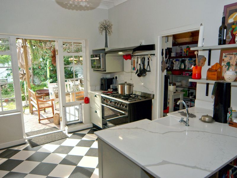 Traditional Charm, Modern Luxury - Photo 8