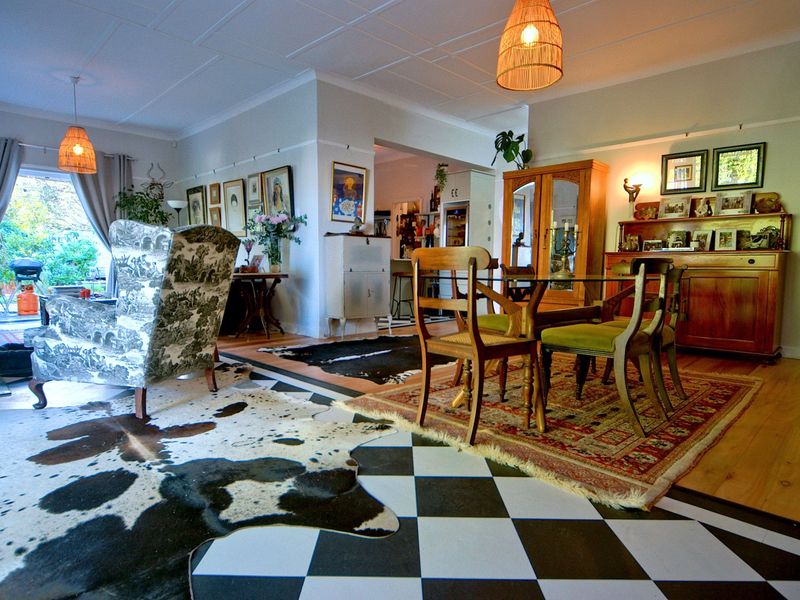 Traditional Charm, Modern Luxury - Photo 2