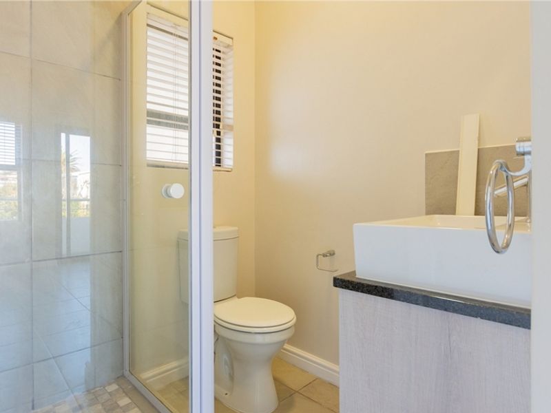 Beautiful 2-Bedroom Apartment to Rent in Mid-Town, Langebaan - Photo 10
