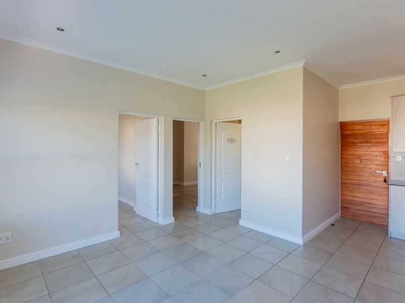 Beautiful 2-Bedroom Apartment to Rent in Mid-Town, Langebaan - Photo 9