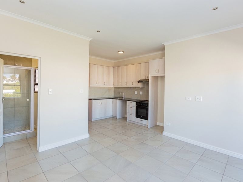 Beautiful 2-Bedroom Apartment to Rent in Mid-Town, Langebaan - Photo 6