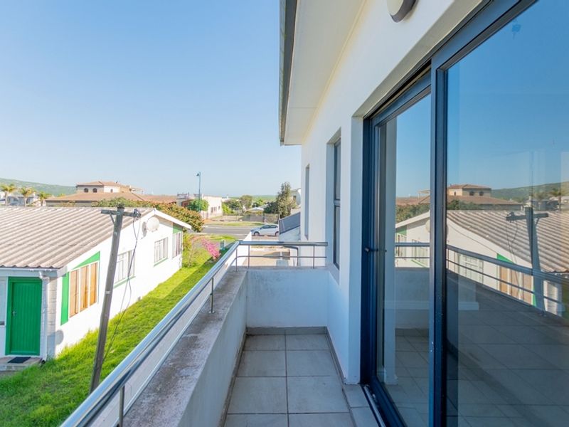 Beautiful 2-Bedroom Apartment to Rent in Mid-Town, Langebaan - Photo 2
